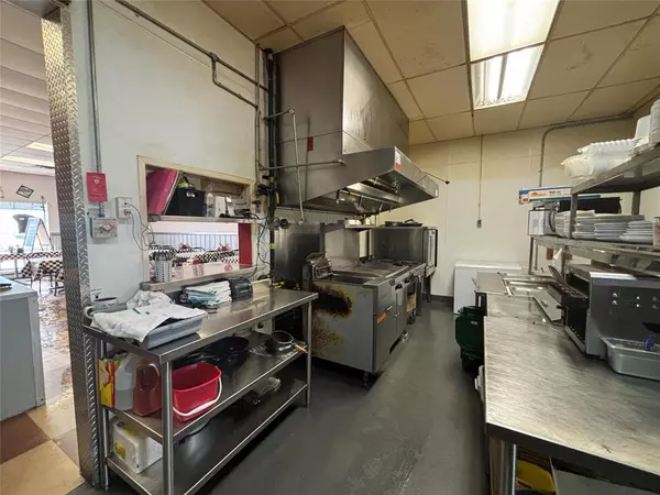 Winnipeg, MB R2J0S5,405 Turenne Street