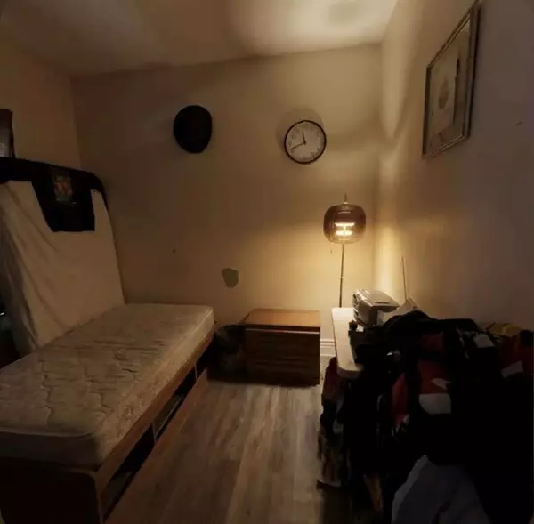 Winnipeg, MB R2W1R5,702 Boyd Avenue