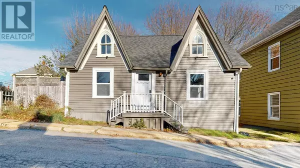 77 Fox Street, Lunenburg, NS B0J2C0