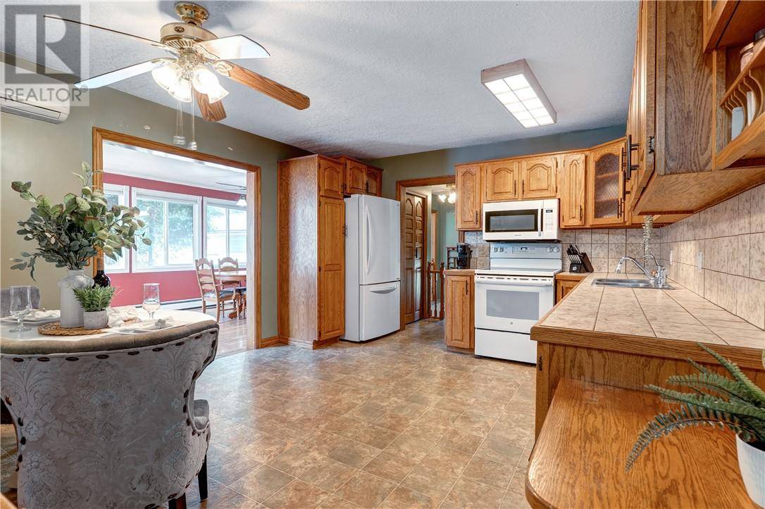 Dowling, ON P0M1R0,31 Houle Avenue