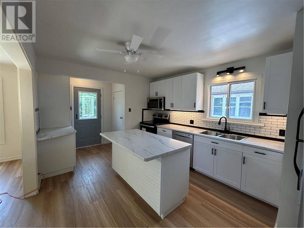 Greater Sudbury, ON P3A2M1,1192 Woodbine Avenue