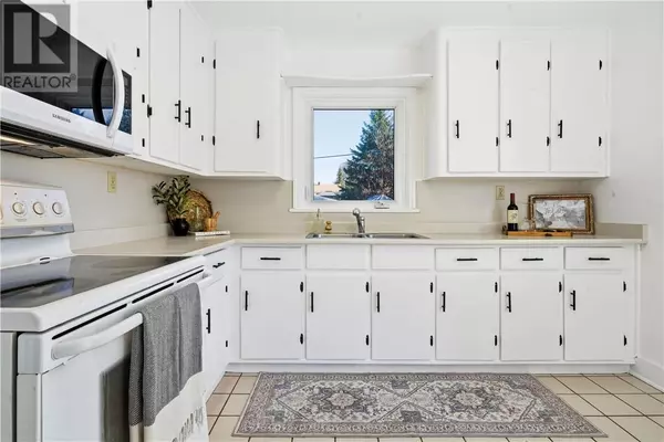 Sudbury, ON P3A3Z9,844 Churchill Avenue