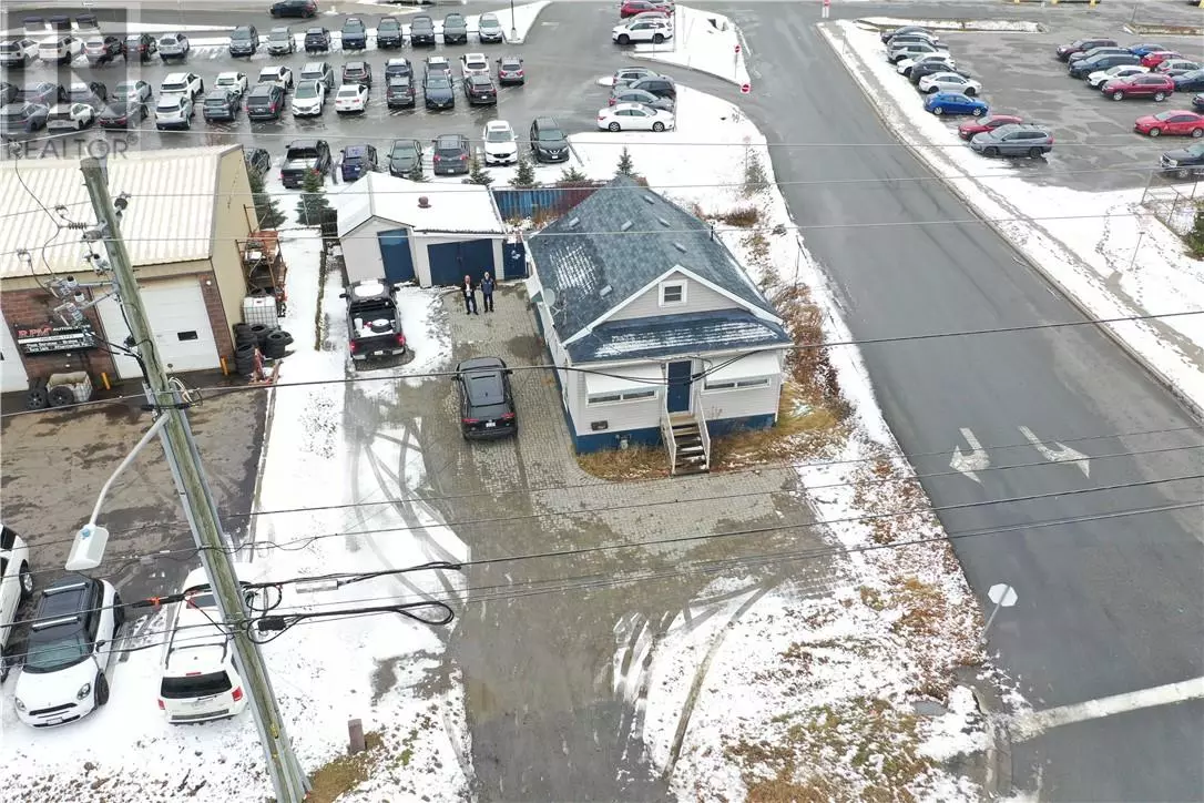 Greater Sudbury, ON P3A5K8,775 FALCONBRIDGE RD