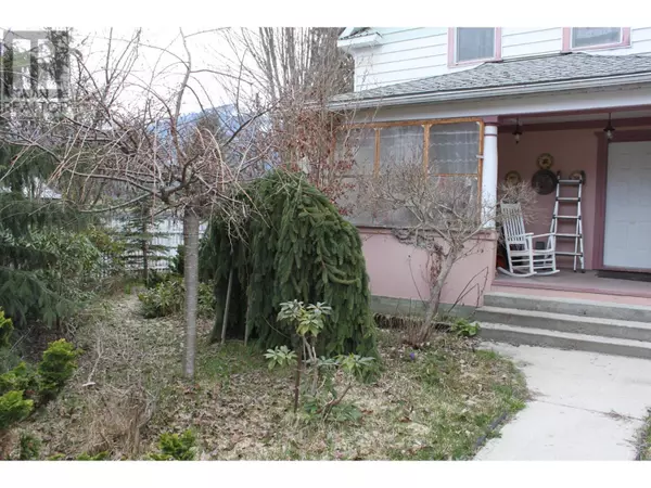 Nakusp, BC V0G1R0,102 1ST Avenue