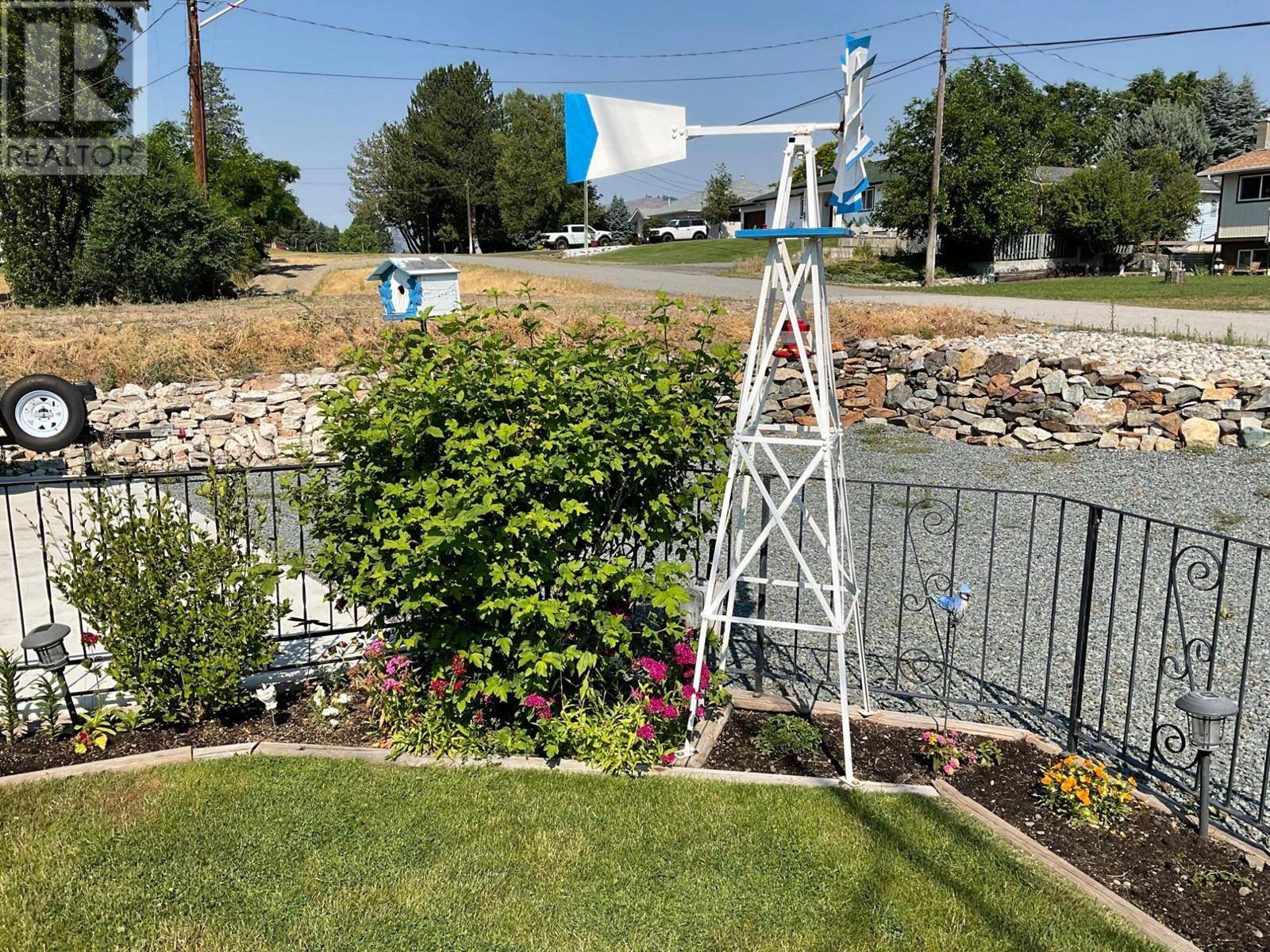 Midway, BC V0H1M0,324 HARTLAND Avenue
