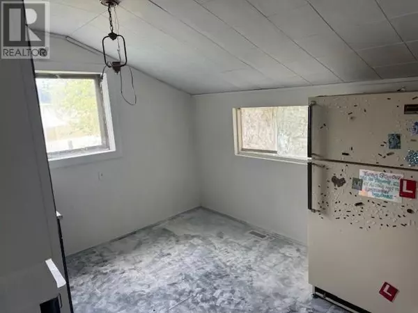 Midway, BC V0H1M0,693 NINTH Avenue