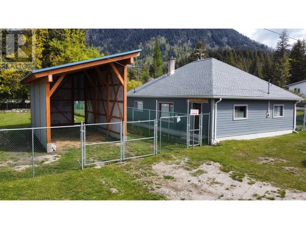 516 SLOCAN Avenue, New Denver, BC V0G1S0