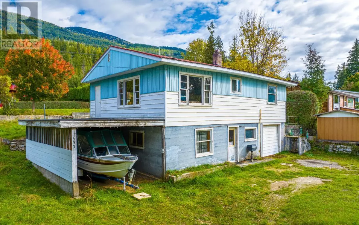 Riondel, BC V0B2B0,1537 RUSSEL Avenue