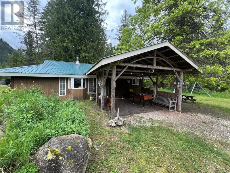 6497 6 Highway, Appledale, BC V0G2J0