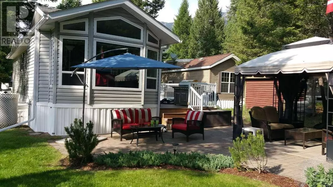 4889 LYNX CRESCENT, Radium Hot Springs, BC V0A1M0