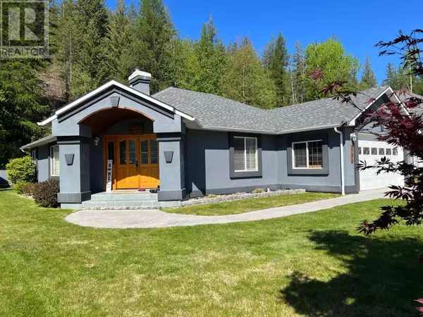 Castlegar, BC V1N4G1,3296 14TH Avenue