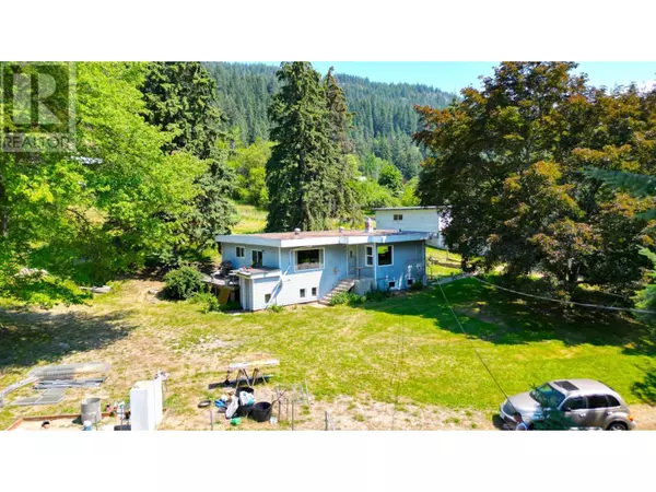 Castlegar, BC v1n4v3,3633 Broadwater Road