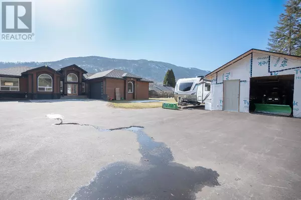 Castlegar, BC V0G1X0,2977 UPPER LEVELS Road