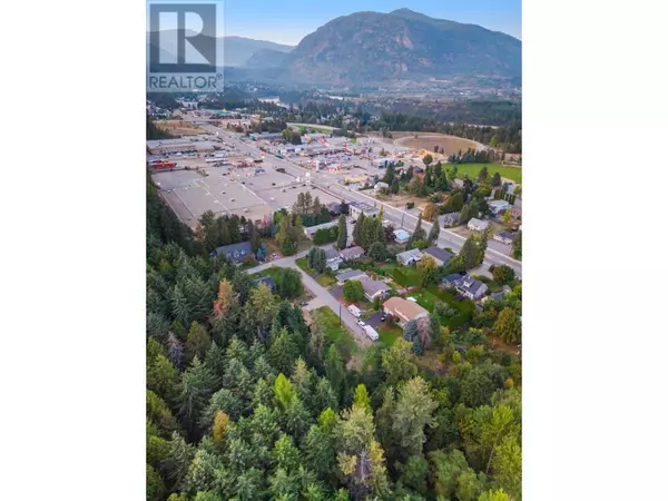 Castlegar, BC V1N3S4,2108 8TH Avenue