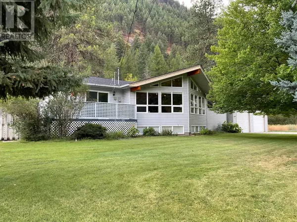 706 CENTRAL Avenue, Midway, BC V0H1M0