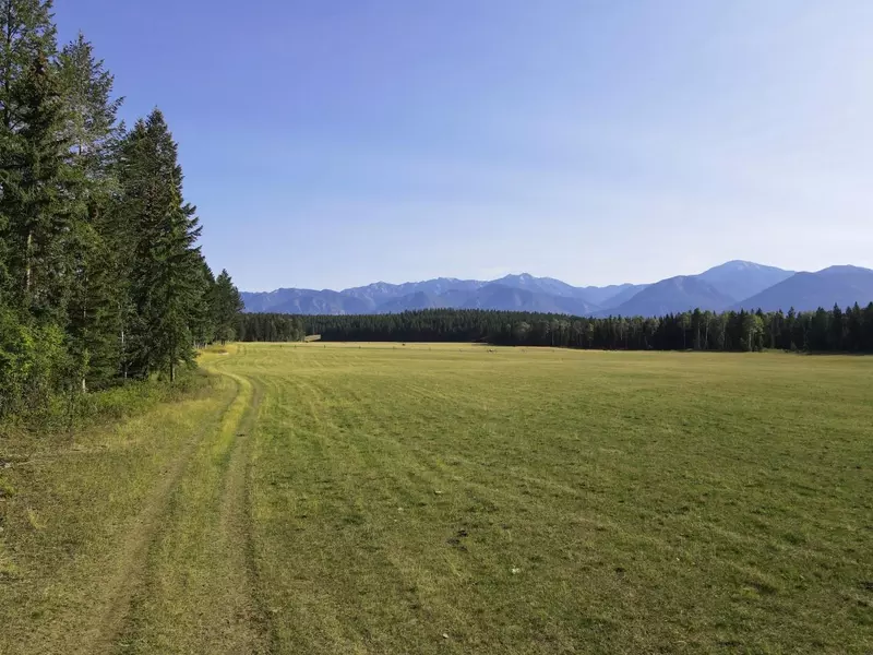 DL7156 POTTER ROAD, Invermere, BC V0A1K4