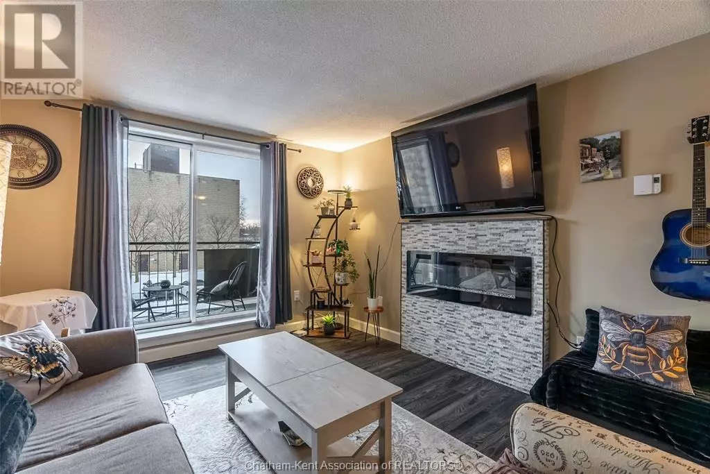 Chatham, ON N7M3V6,201-140 PARK AVENUE East