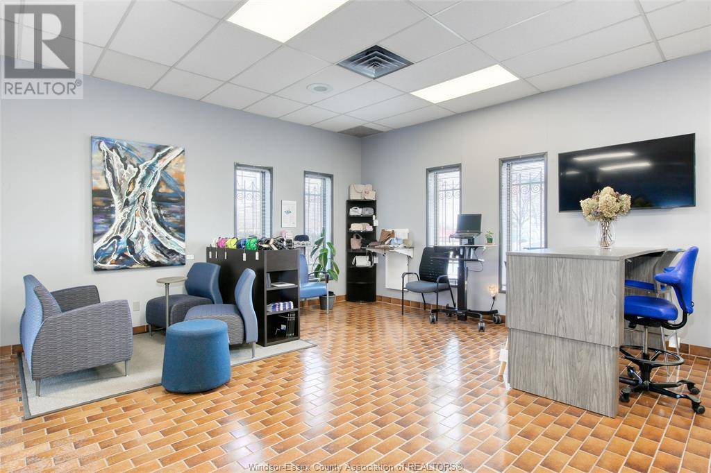 Windsor, ON N8X4G1,3033 MARENTETTE