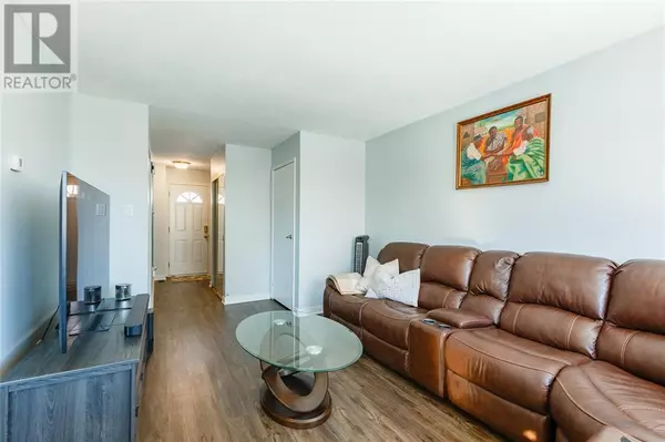 Sarnia, ON N7S4T5,215 TRUDEAU DR #77