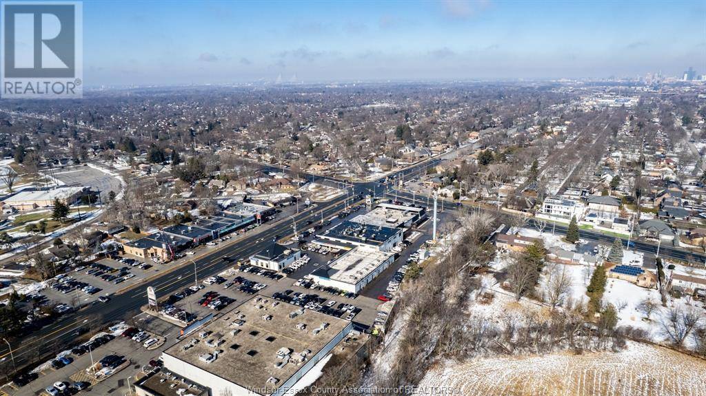 Windsor, ON N9G1X2,3854 DOUGALL