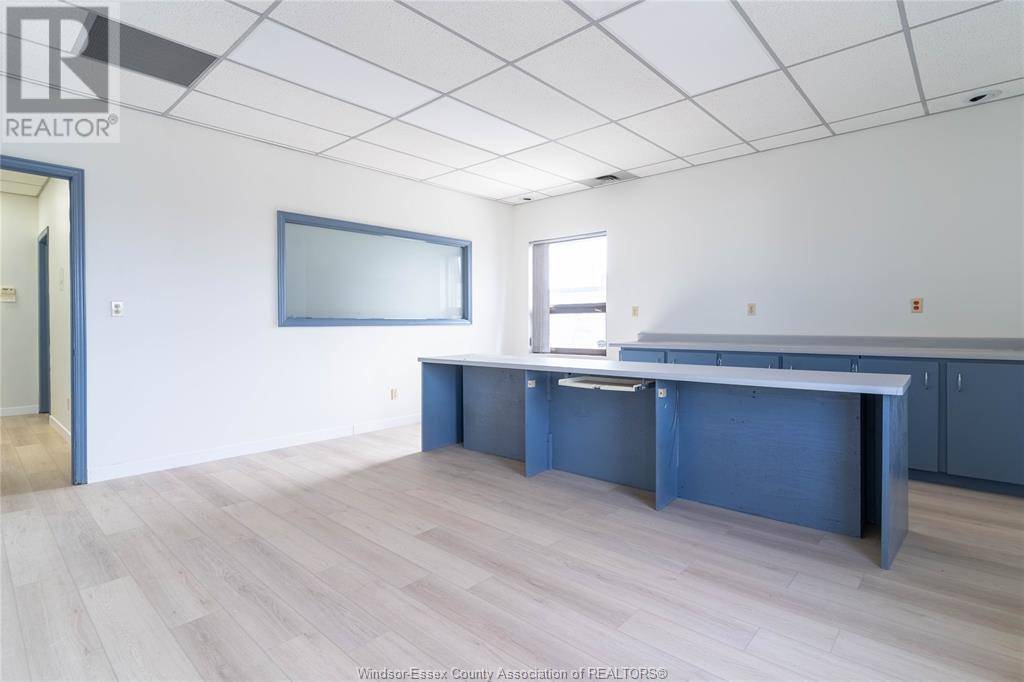 Windsor, ON N8X3W5,2594 HOWARD AVENUE Unit# UPPER SUITE 2