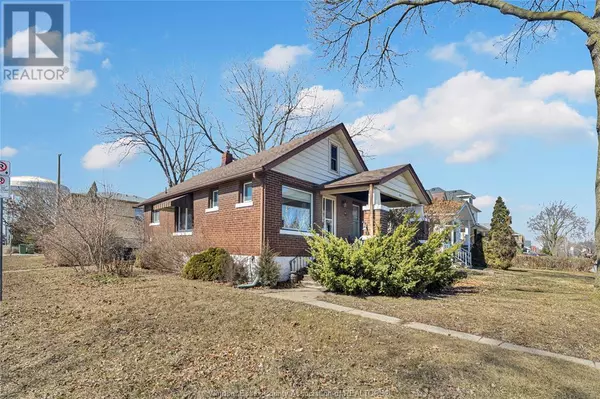 1597 HALL, Windsor, ON N8X4R9