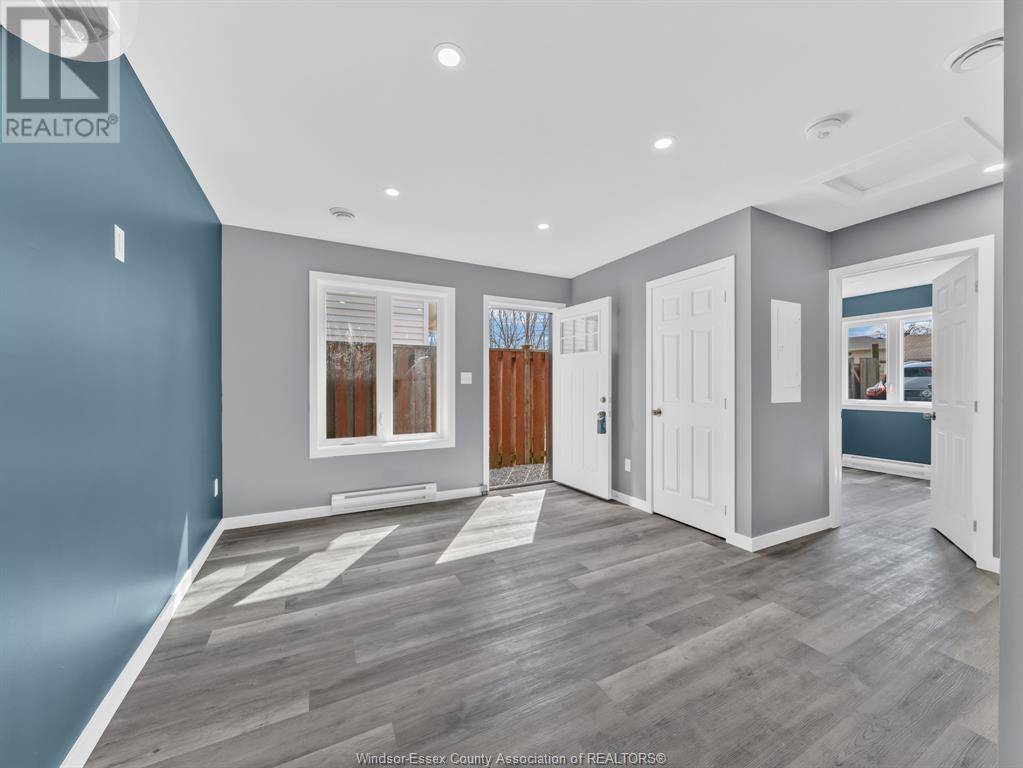 Windsor, ON N9B2C3,915 CURRY AVENUE