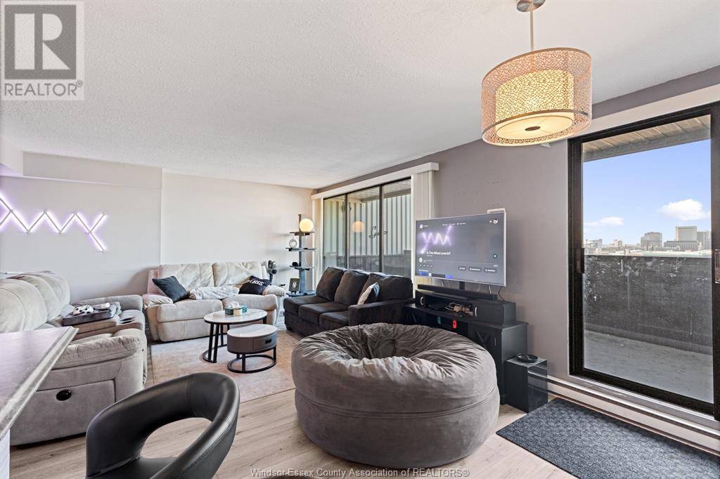 Windsor, ON N9A6V7,380 PELISSIER #1608