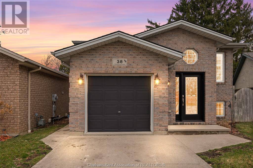 38 FIELDSTONE PLACE, Chatham, ON N7L5N1