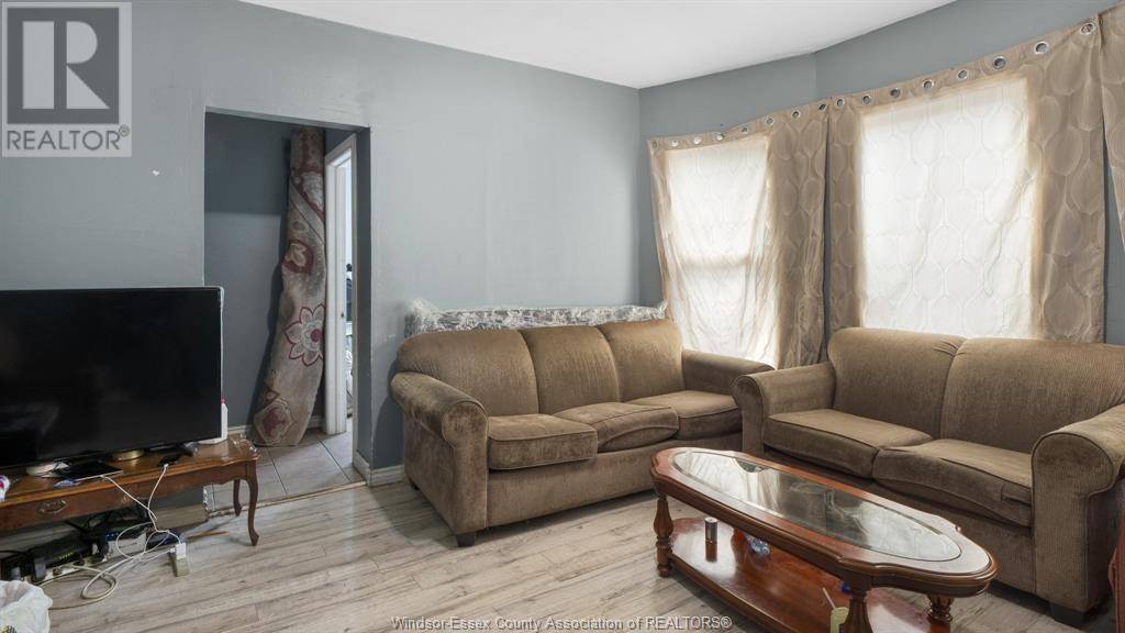 Windsor, ON N9A2K7,560-562 PIERRE AVENUE