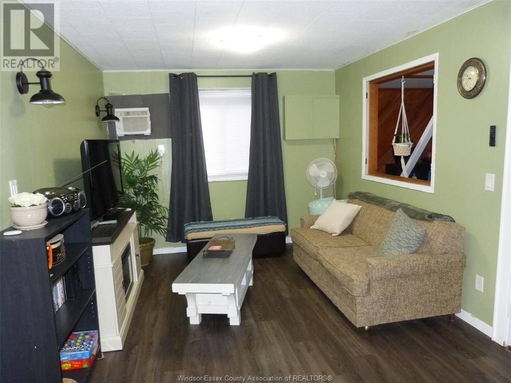 Leamington, ON N8H3V7,16 JULIEN AVENUE