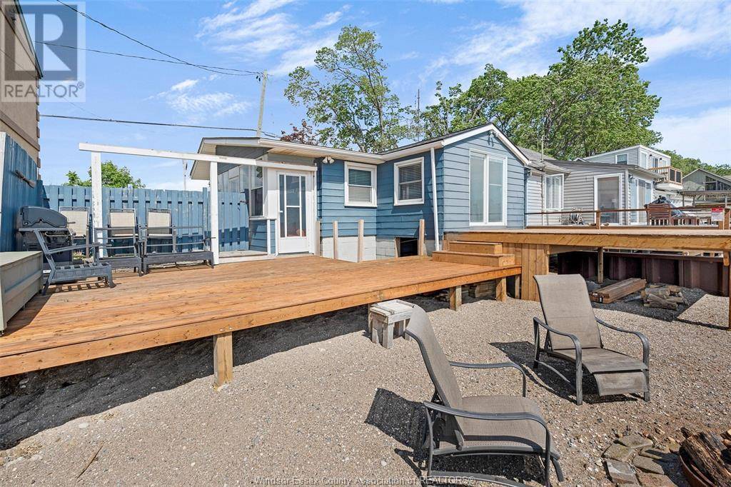 Leamington, ON N8H3V4,994 POINT PELEE DRIVE