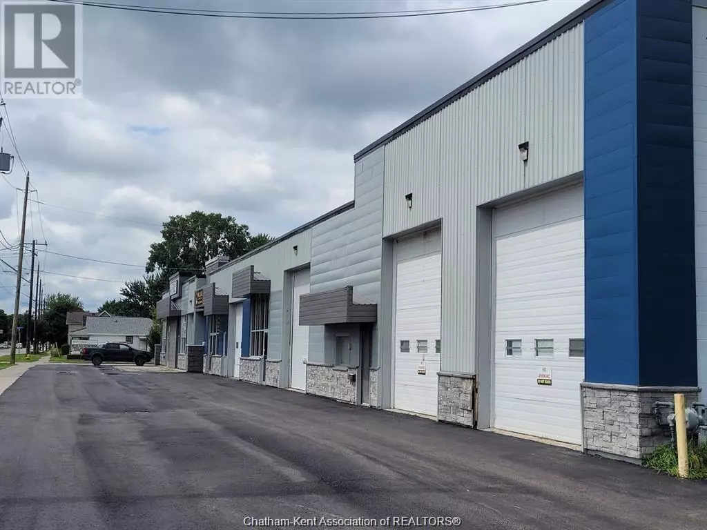 Chatham, ON N7L1W3,281 GRAND AVE East #rear