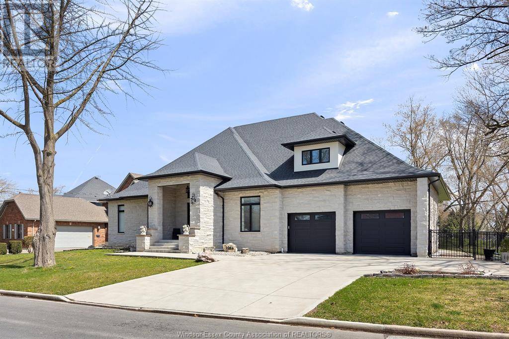 1094 ROSELAND DRIVE South, Windsor, ON N9G1T8