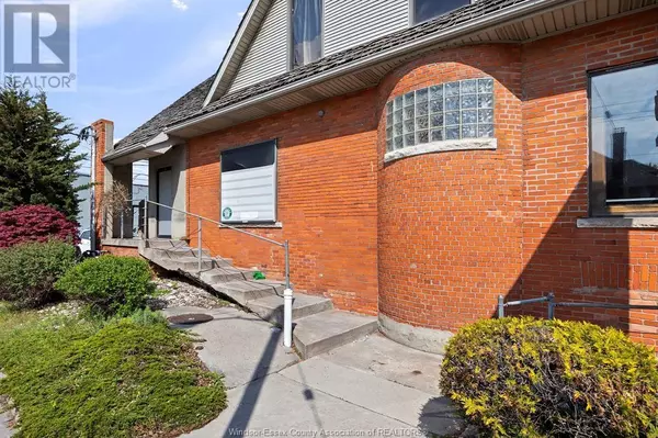 Windsor, ON N9A5R5,620 UNIVERSITY AVENUE West