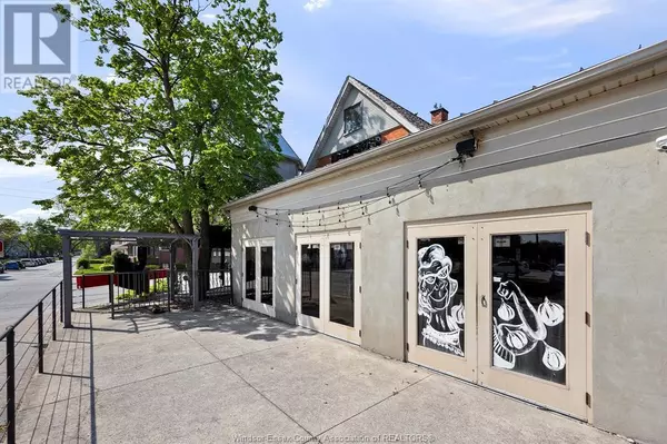 Windsor, ON N9A5R5,620 UNIVERSITY AVENUE West