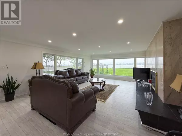 Windsor, ON N8S1A4,5460 RIVERSIDE DRIVE East
