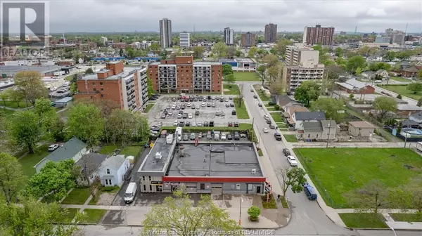 Windsor, ON N9A1S1,857 HOWARD AVENUE