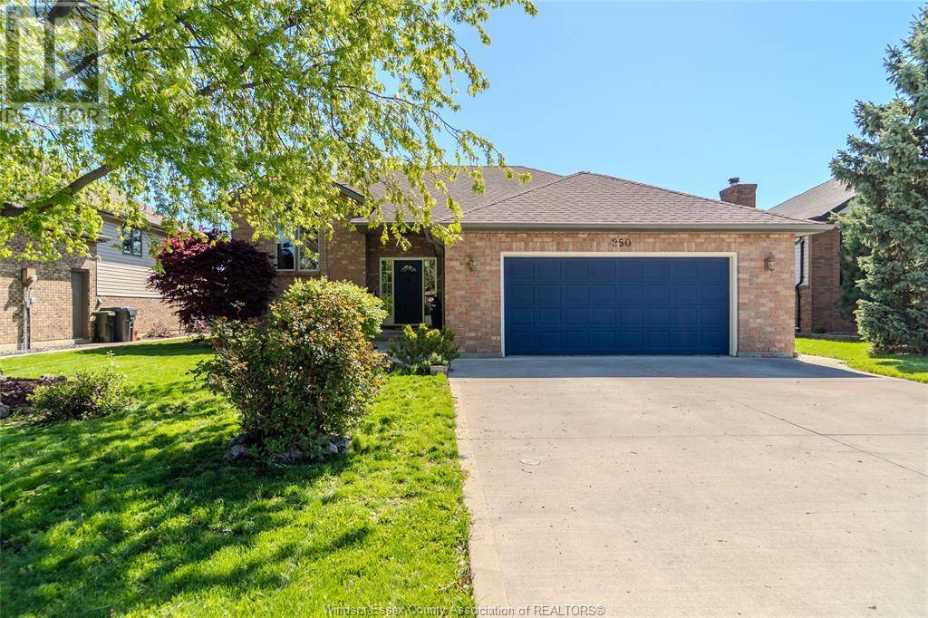 Lakeshore, ON N9L1E1,250 Redwood CRESCENT