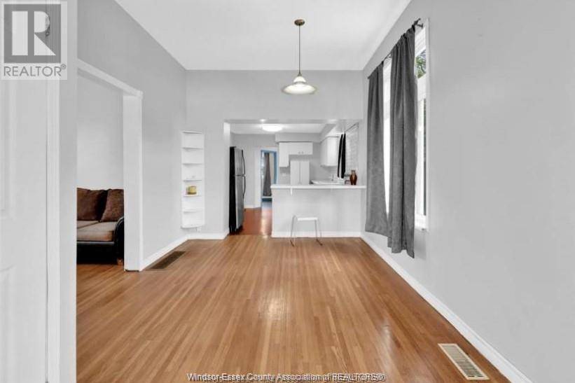 Windsor, ON N9B1Z4,272 MCKAY AVENUE