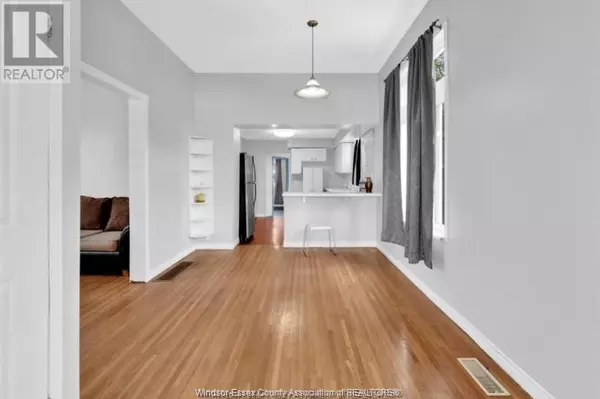 Windsor, ON N9B1Z4,272 MCKAY AVENUE