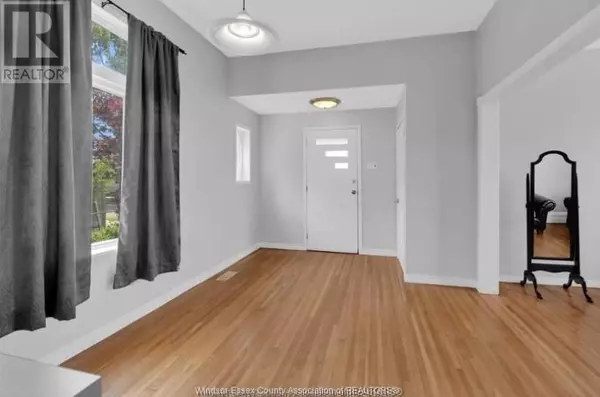 Windsor, ON N9B1Z4,272 MCKAY AVENUE