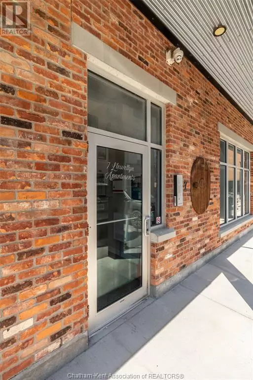 Chatham, ON N7M1E3,140 King ST West #203