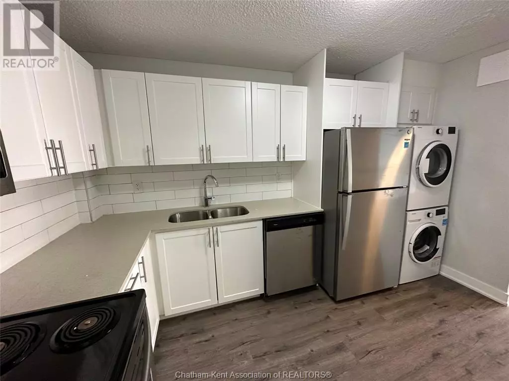 Chatham, ON N7M5R1,9 Sarah CRES #204