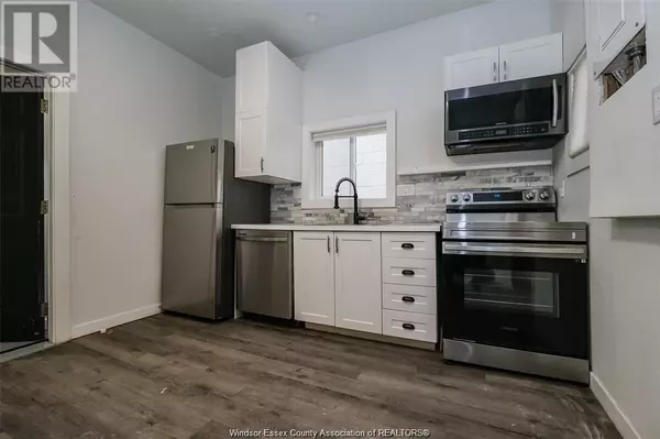 Windsor, ON N9A5B4,588 Caron AVENUE