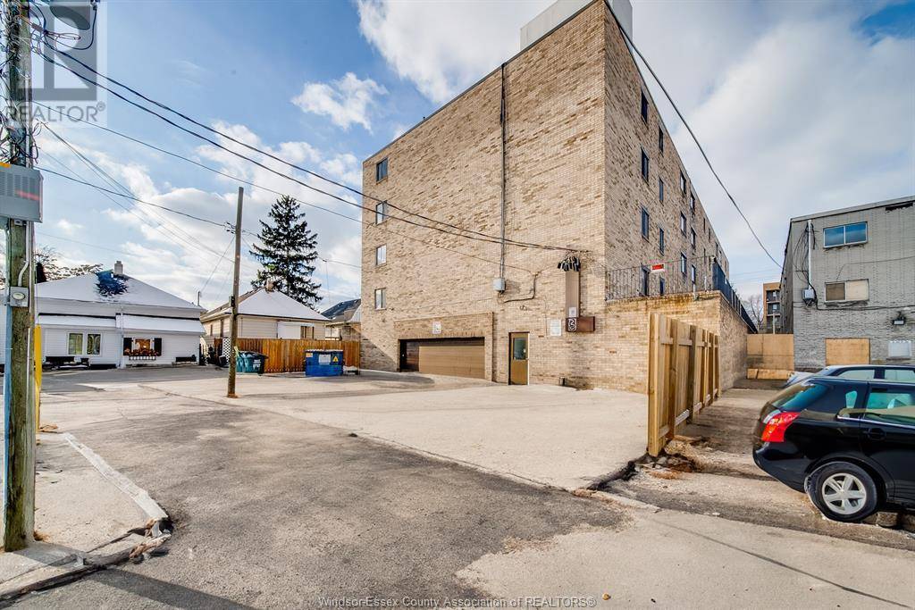 Windsor, ON N9B1C5,1747-1767 UNIVERSITY AVENUE West