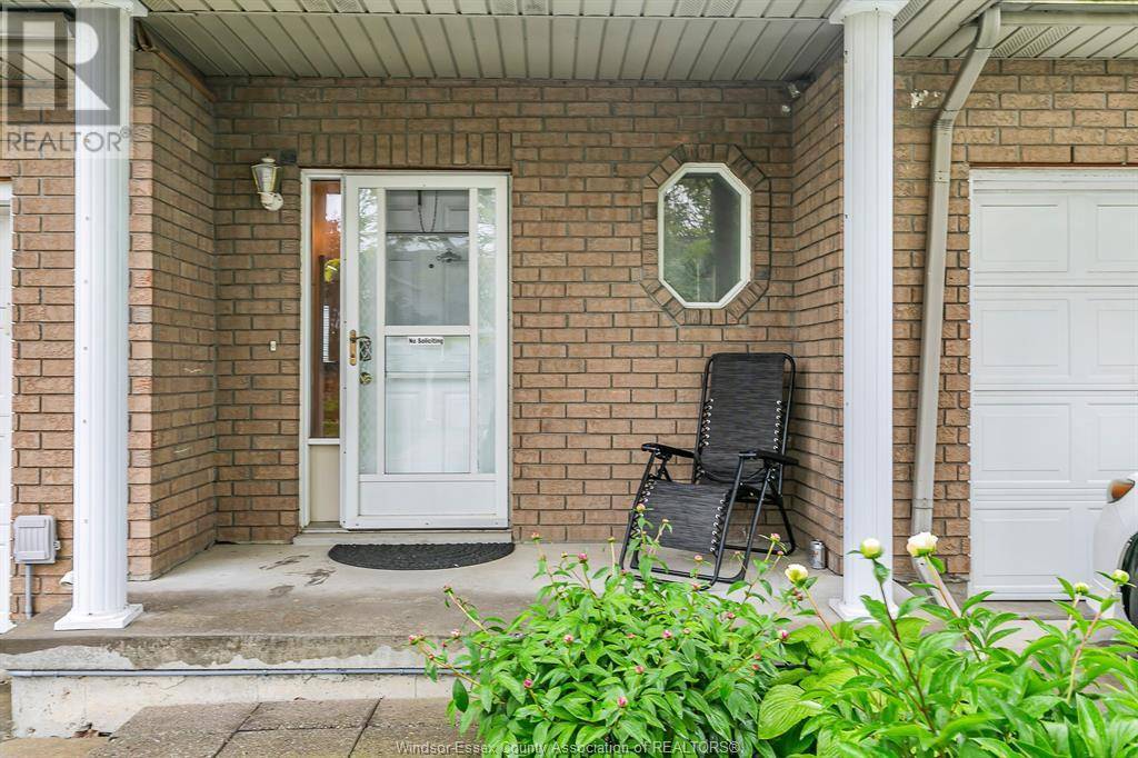 Tecumseh, ON N8N4Z7,1542 SOUTHFIELD