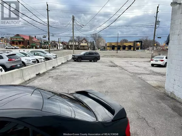 Windsor, ON N9A1C2,762 OUELLETTE AVENUE