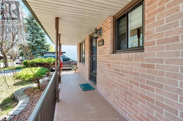 Windsor, ON N8W5L8,2665 ROBERT