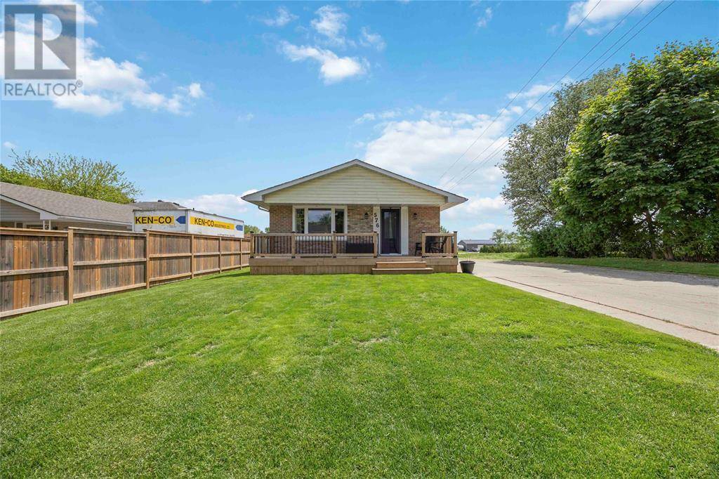 Plympton-wyoming, ON N0N1T0,576 FRONT STREET